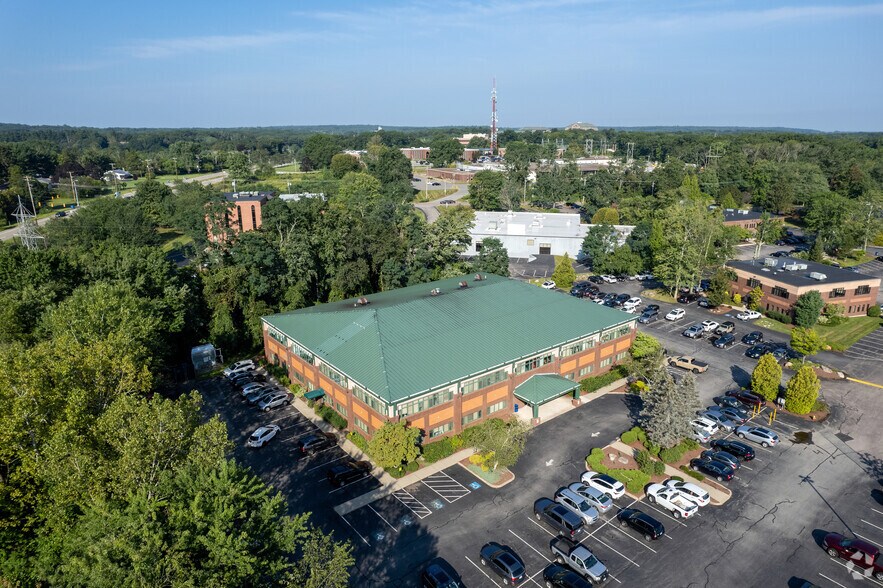 More Photos Of 6 Blackstone Valley Pl, Lincoln Medical For Sale