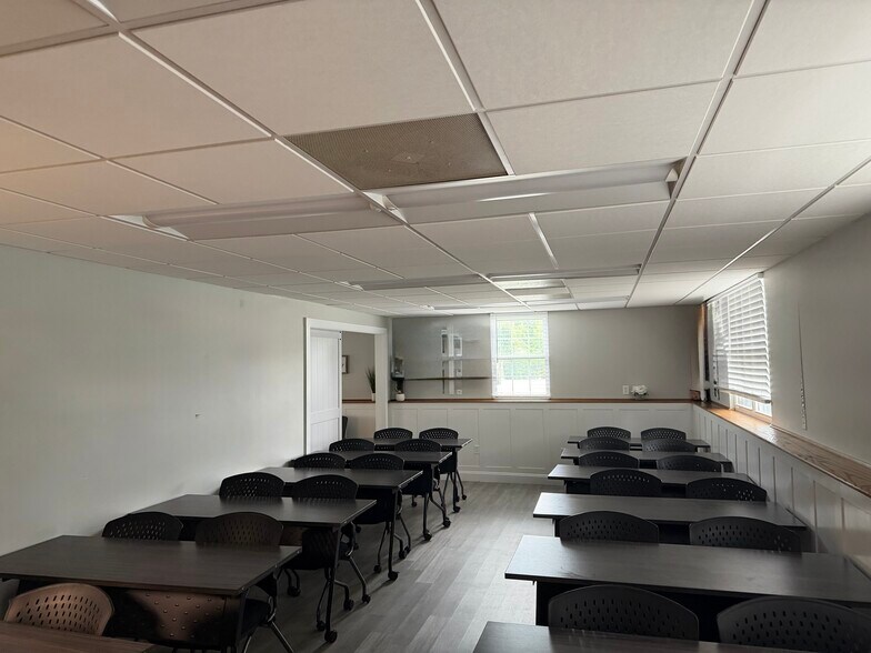 More Photos Of 279 Cambridge St, Burlington Office For Lease