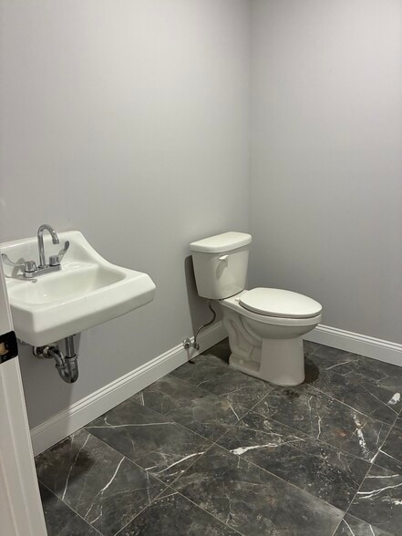 More Photos Of 481 Jewett Ave, Staten Island General Retail For Lease