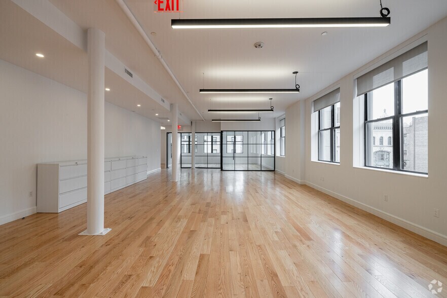 More Photos Of 156 Fifth Ave, New York Coworking Space