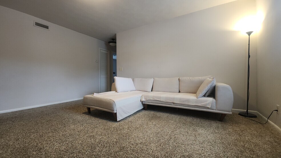 More Photos Of 958 College Ave, Harrisonburg Apartments For Sale
