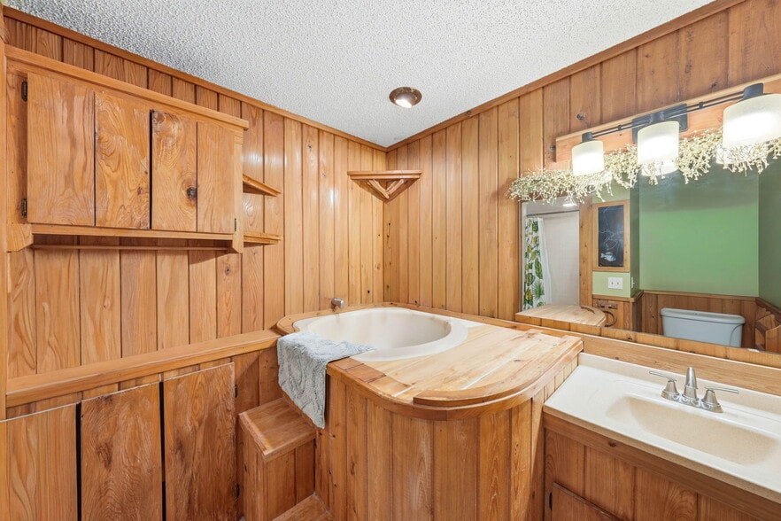 More Photos Of 400 Lakeshore Dr, Eustis Specialty For Sale