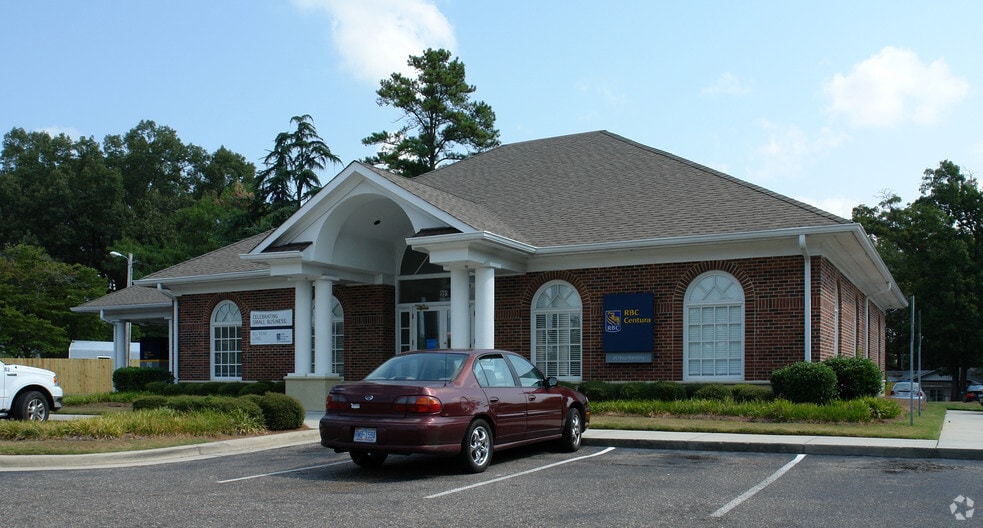 Primary Photo Of 991 S Mcpherson Church Rd, Fayetteville Bank For Lease