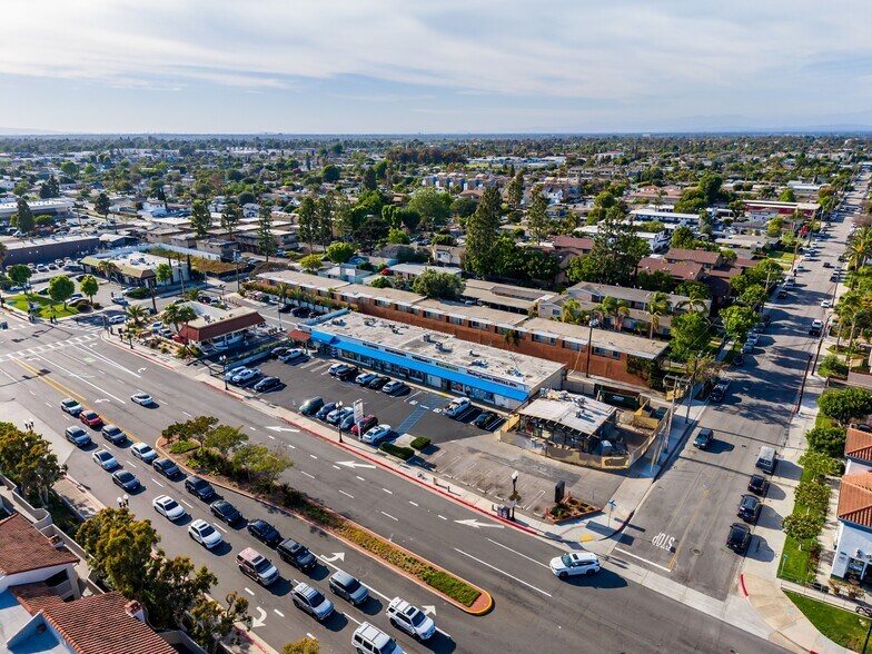 More Photos Of 570-590 W 19th St, Costa Mesa Storefront For Sale