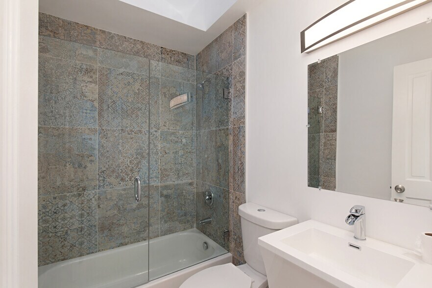 More Photos Of 2212 W Oceanfront, Newport Beach Multifamily For Sale