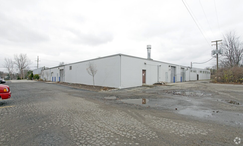 More Photos Of 118 Indianwood Rd, Lake Orion Manufacturing For Sale