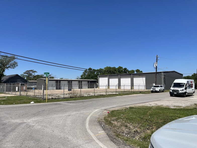 More Photos Of 1222 Frankie St, Houston Warehouse For Lease
