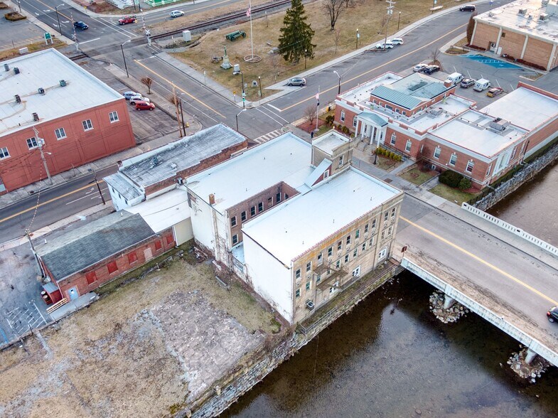 More Photos Of 110 N Washington Ave, Pulaski Flex For Sale