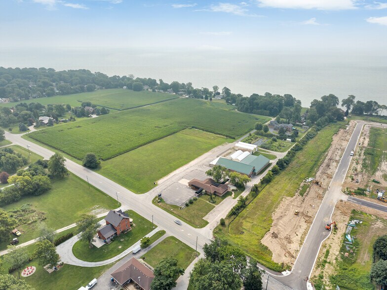 More Photos Of 585 Seacliff Dr, Kingsville Freestanding For Sale