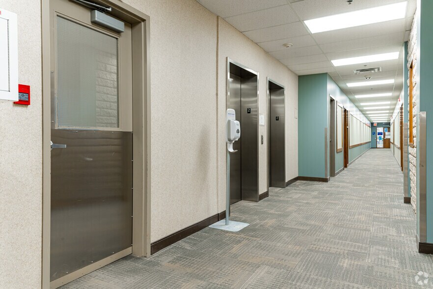 More Photos Of 30 Springborough Blvd SW, Calgary Office For Lease