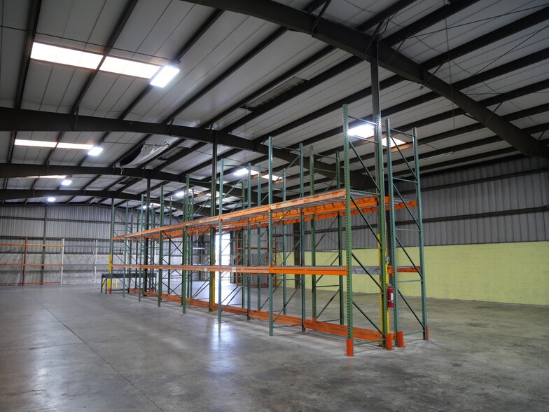 More Photos Of 4007 N 56th St, Tampa Manufacturing For Lease