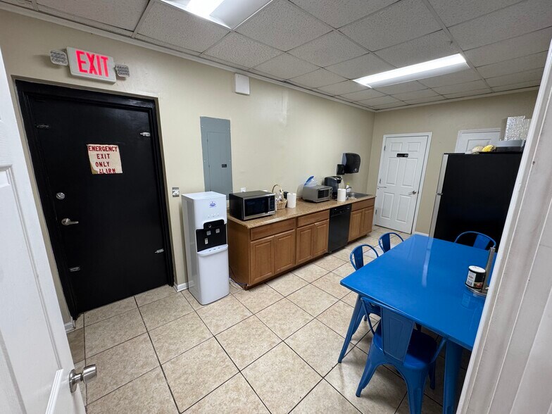 More Photos Of 713 Forest Pky, Forest Park Medical For Sale