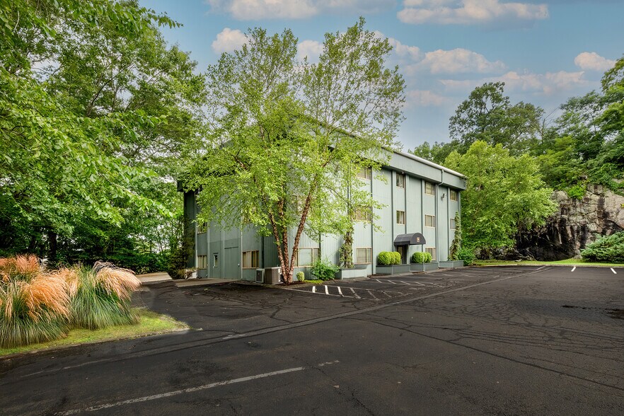 More Photos Of 9 Old Sugar Hollow Rd, Danbury Office For Sale
