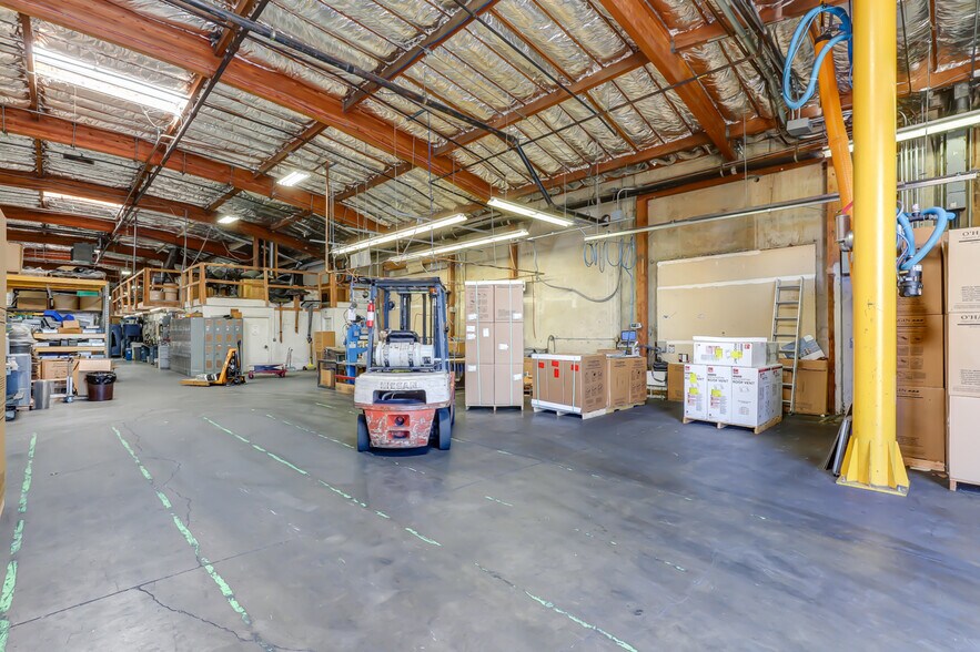 More Photos Of 210 Classic Ct, Rohnert Park Warehouse For Lease