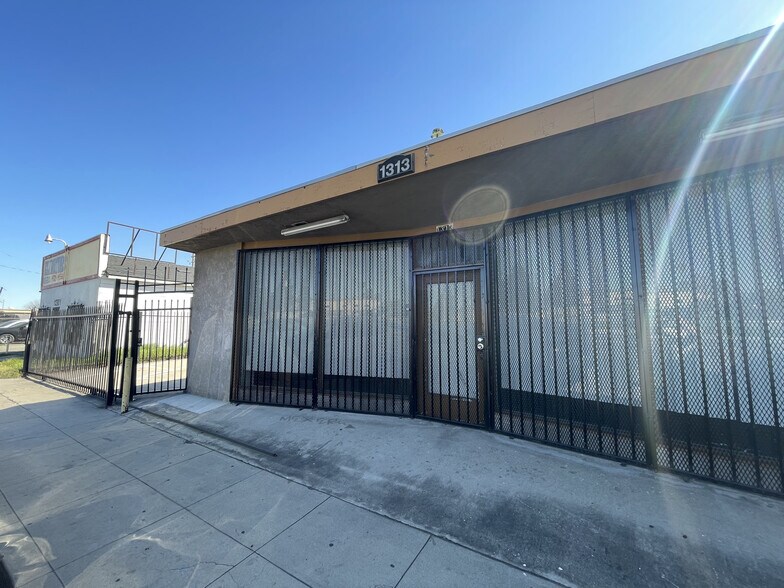 More Photos Of 1313 Brundage Ln, Bakersfield Office For Lease