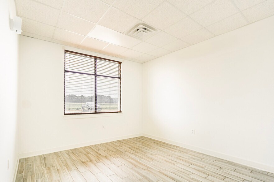 More Photos Of 26077 Nelson Way, Katy Medical For Lease