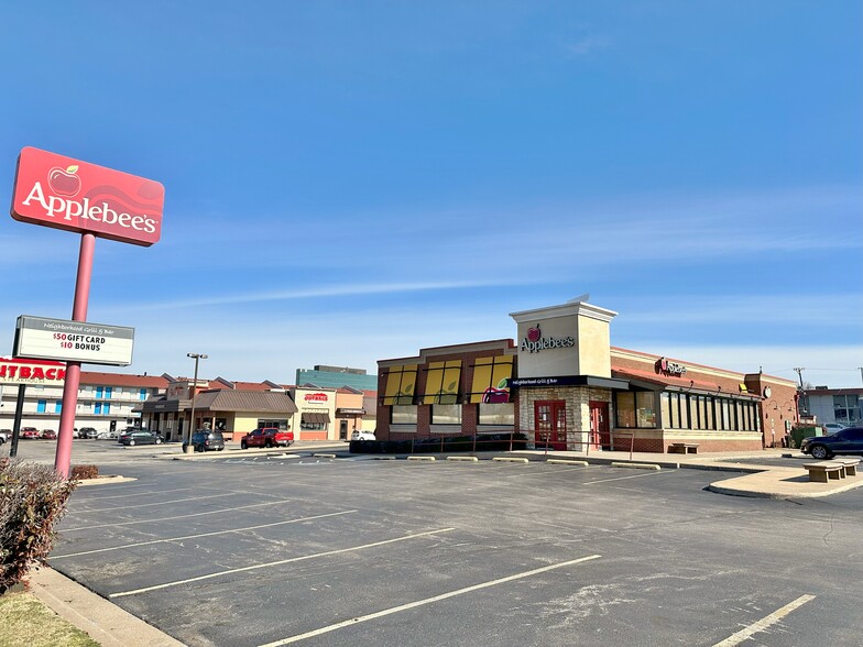 Primary Photo Of 4733 S Yale Ave, Tulsa Restaurant For Lease