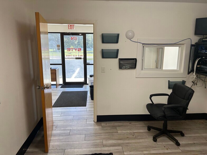More Photos Of 174 NW 9th ave, Mulberry Distribution For Sale