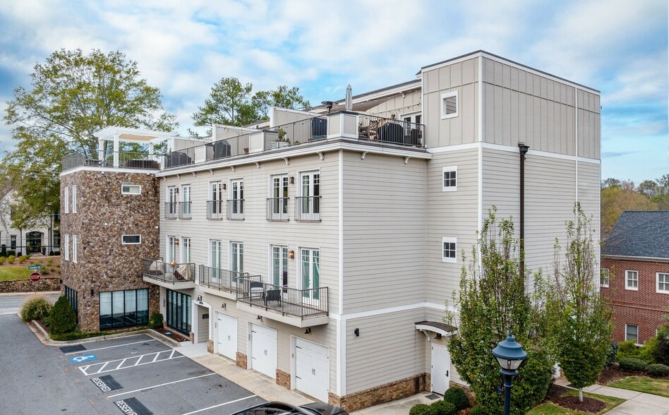 More Photos Of 1243 Canton St, Roswell General Retail For Sale
