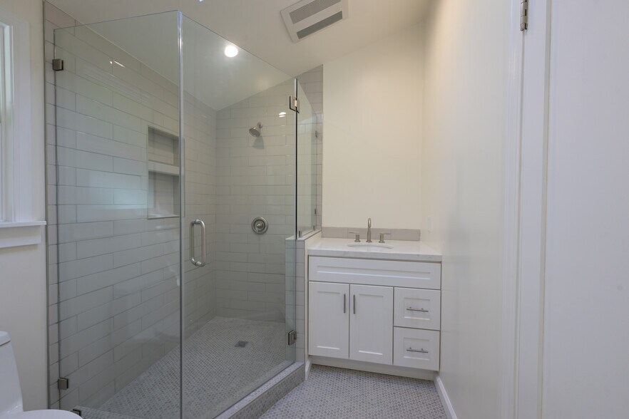 More Photos Of 2592 N Beachwood Dr, Los Angeles Multifamily For Sale