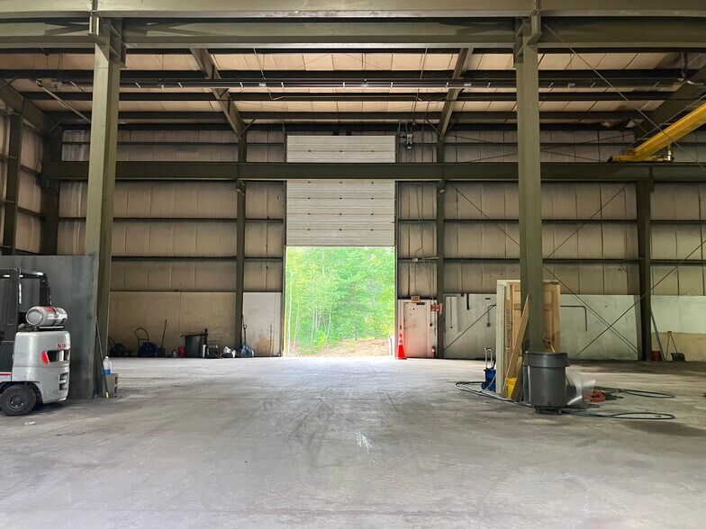 More Photos Of 185 Lafayette Rd, North Hampton Warehouse For Lease