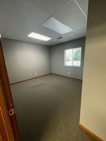 More Photos Of 6 Emerald Ter, Swansea Medical For Lease