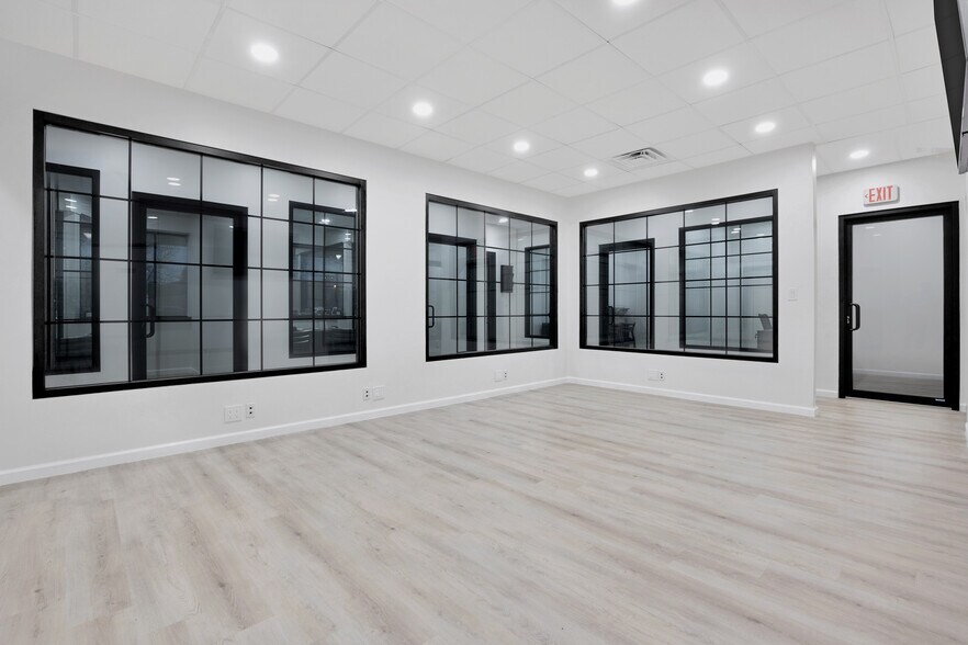More Photos Of 140 Adams Ave, Hauppauge Medical For Lease