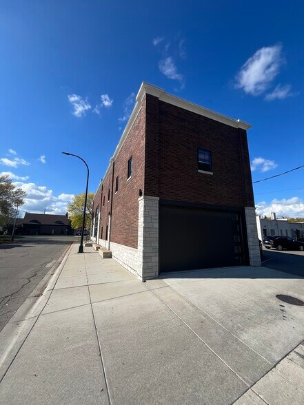 More Photos Of 18450 Mack Ave, Grosse Pointe Freestanding For Lease