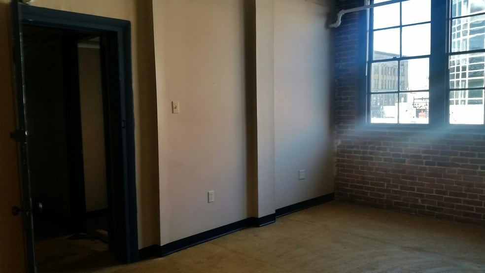 More Photos Of 31 S Main St, Concord General Retail For Sale