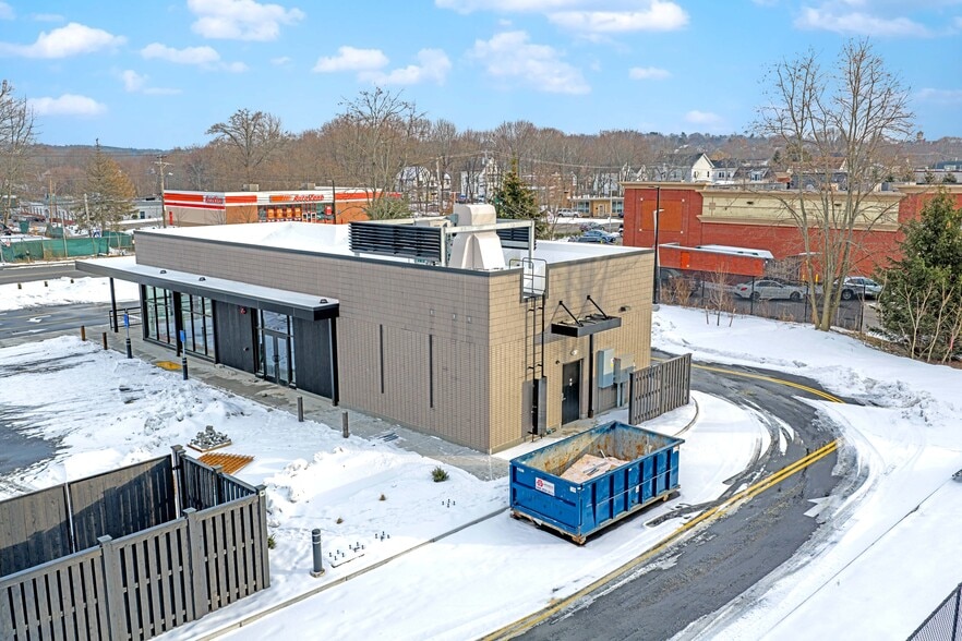 More Photos Of 830 Main St, Clinton Fast Food For Sale