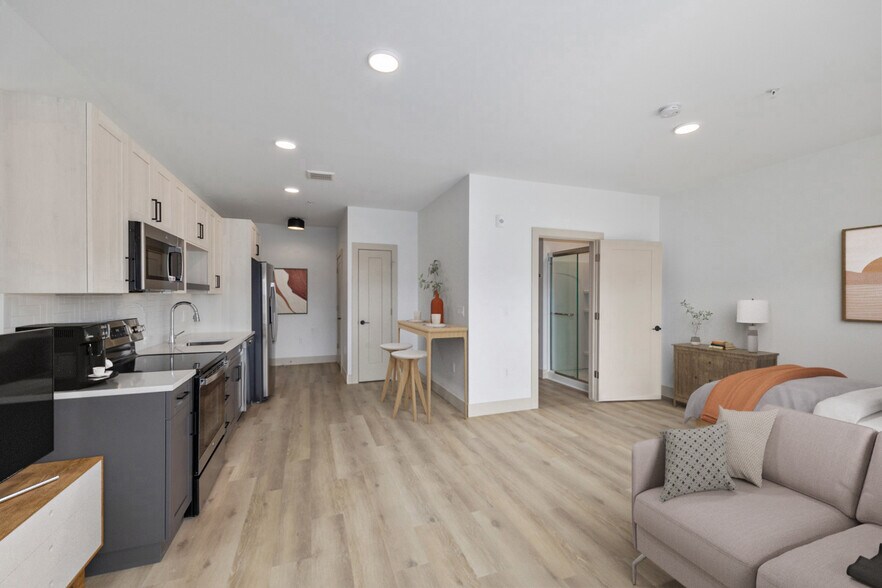 More Photos Of 27 S Squirrel Rd, Auburn Hills Coworking Space