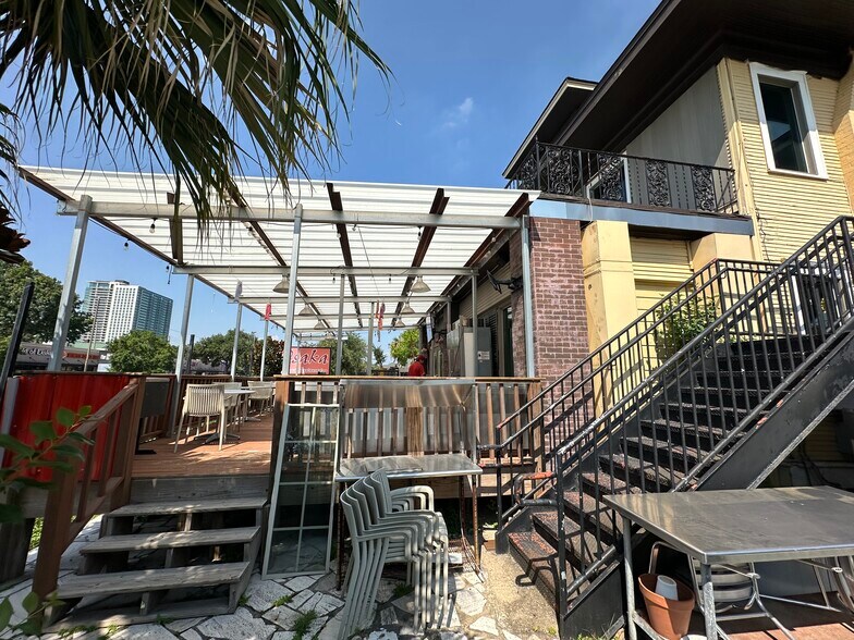 More Photos Of 500 Westheimer Rd, Houston Restaurant For Sale