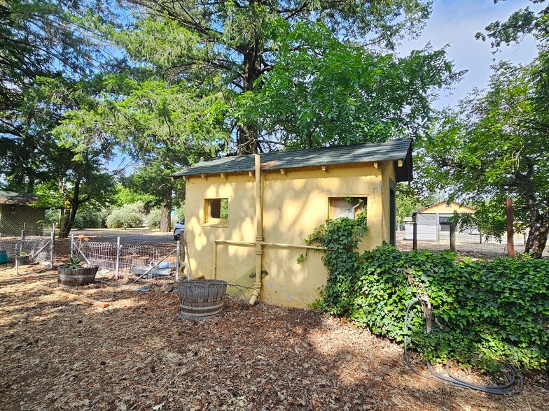 More Photos Of 21298 Calistoga rd, Middletown Storefront Retail Residential For Sale