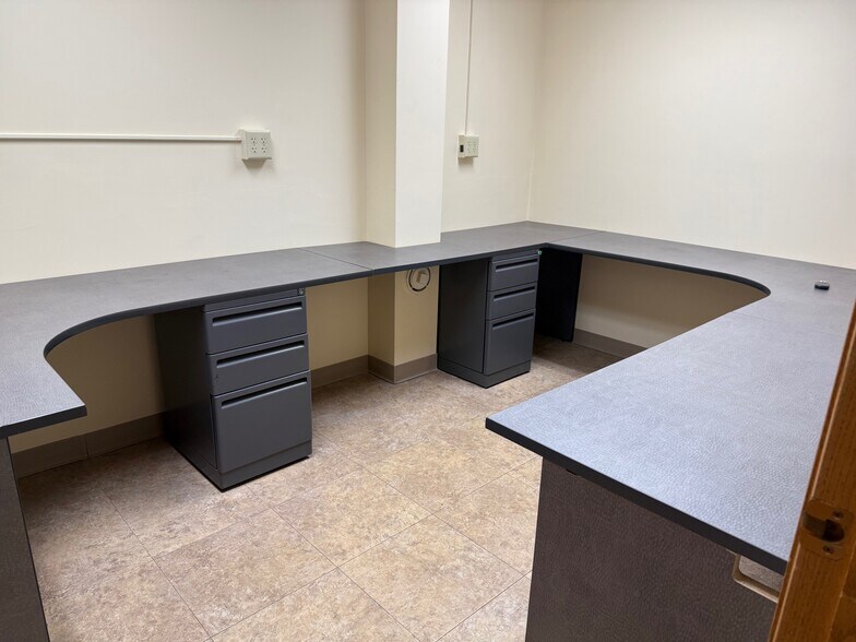 More Photos Of 2535 W Bethany Rd, Sycamore Medical For Lease