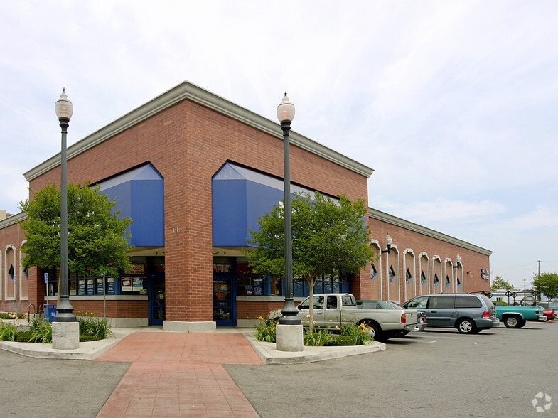 More Photos Of 111 N Main St, Santa Ana Freestanding For Lease