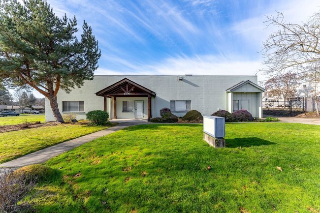 More Photos Of 1596 NW Washington Blvd, Grants Pass Industrial For Sale