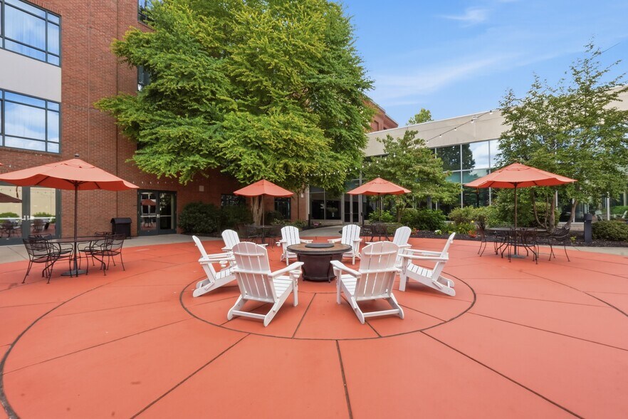 More Photos Of 14 Mechanic St, Southbridge Hotel For Sale