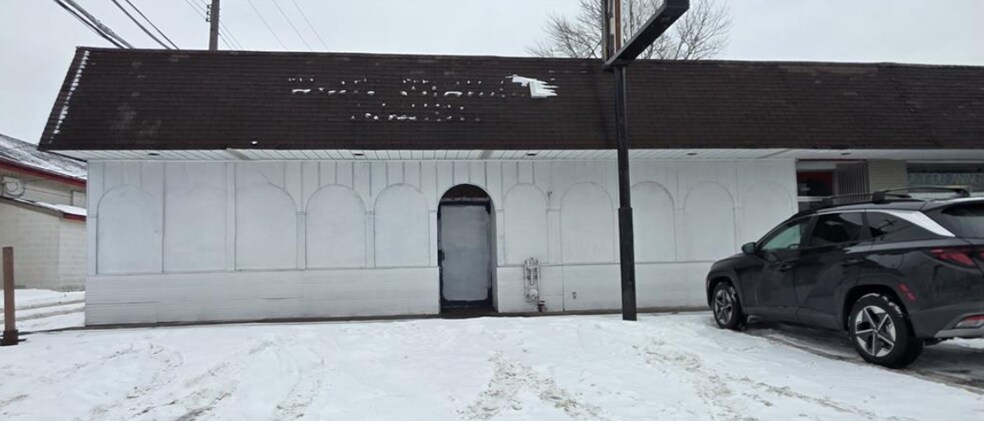 Primary Photo Of 15282 Middlebelt Rd, Livonia Freestanding For Sale