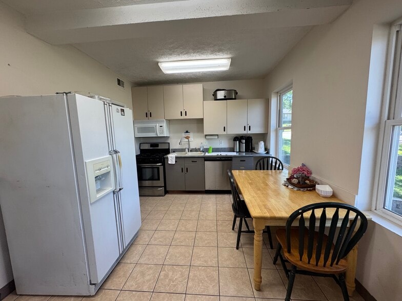 More Photos Of 2100 S 51st St, Omaha Religious Facility For Sale