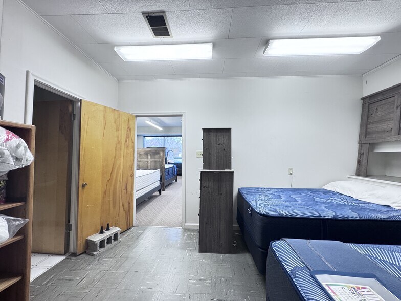 More Photos Of 213 S Rail St W, Shoshone Storefront For Sale