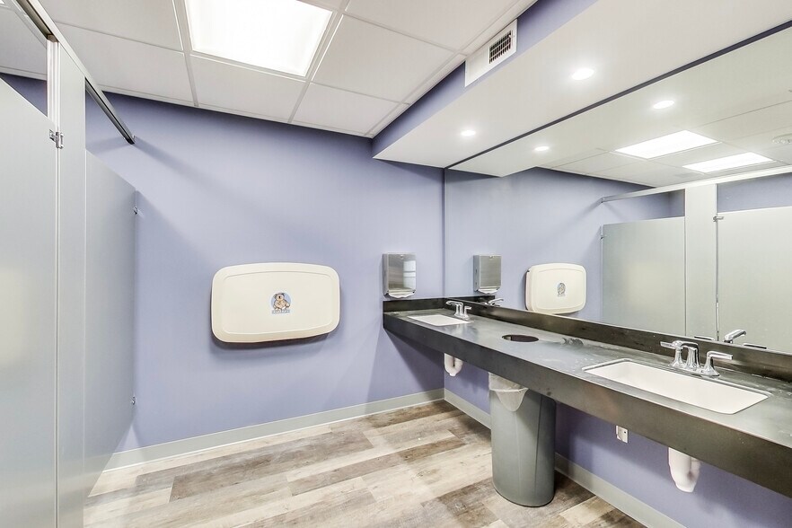 More Photos Of 5420 Olney Laytonsville Rd, Olney Auto Dealership For Lease