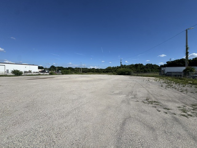 More Photos Of 9507 Palm River Rd, Tampa Warehouse For Lease