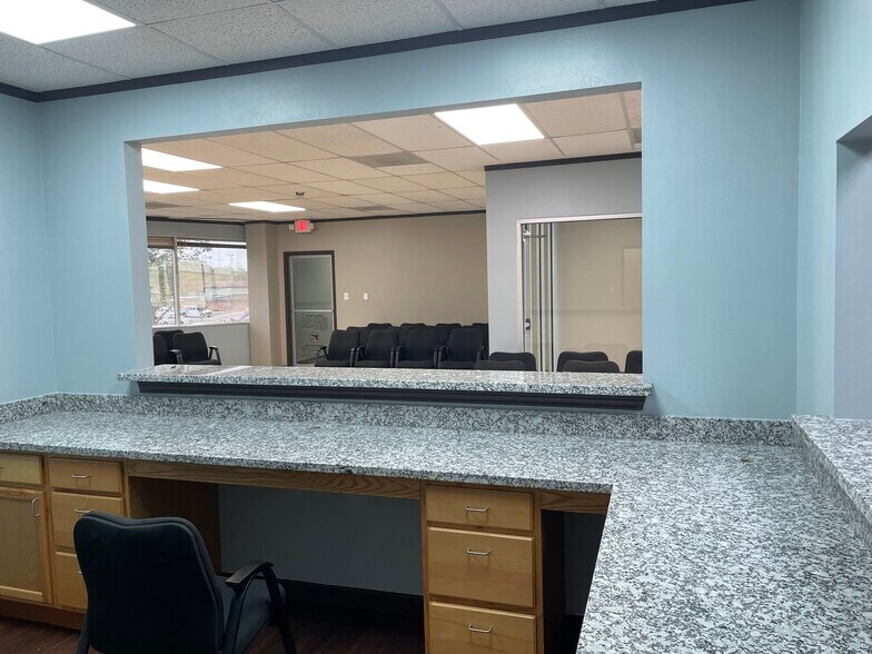 More Photos Of 722 Fairmont Pky, Pasadena Light Manufacturing For Lease