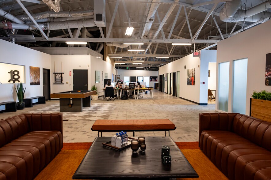 Primary Photo Of 640 S Glenwood Pl, Burbank Showroom For Lease