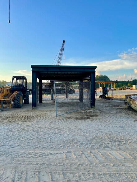 More Photos Of 3221 Anton St, Mobile Contractor Storage Yard For Sale