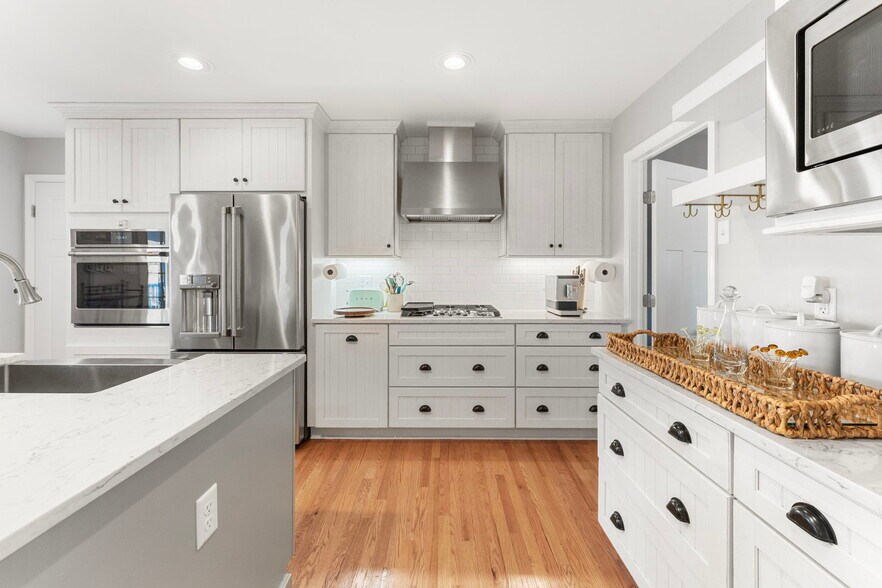 More Photos Of 97 Currell Cove Ln, White Stone Specialty For Sale