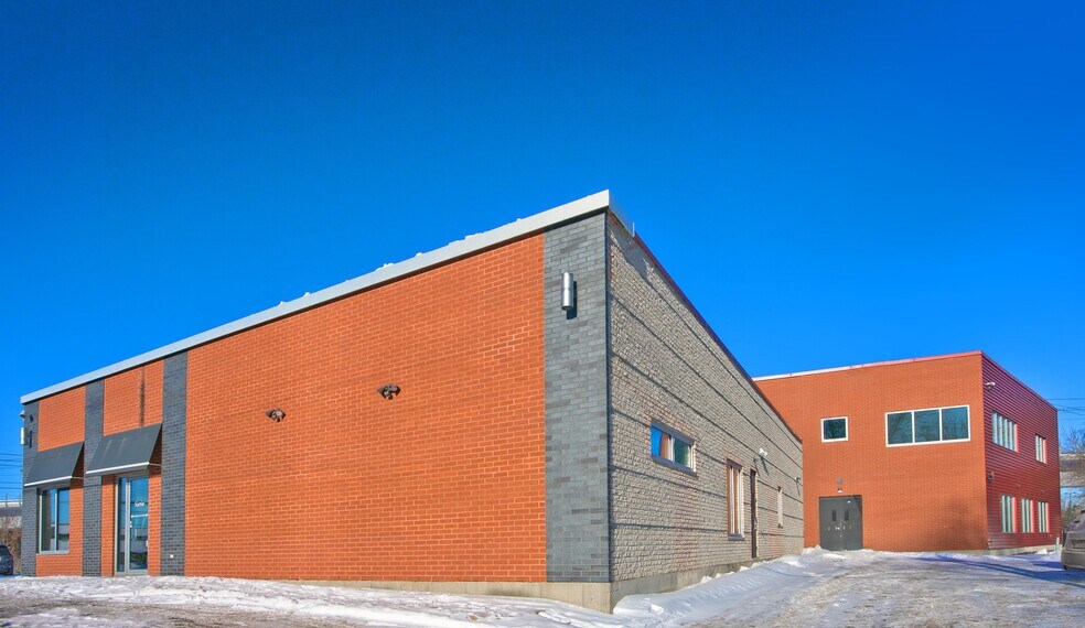 More Photos Of 11400 Boul Gouin E, Montréal Veterinarian Kennel For Sale