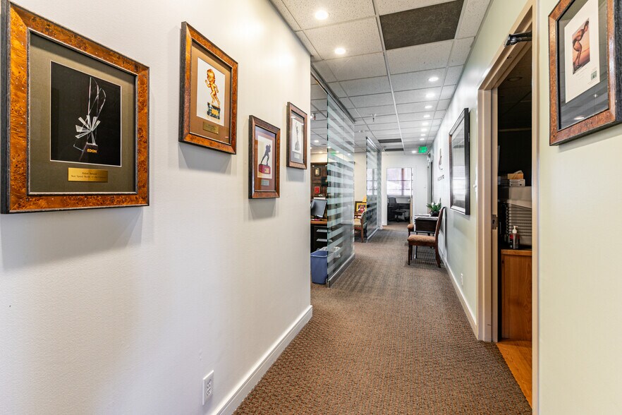 More Photos Of 2200 Park Ave, Park City Office For Lease