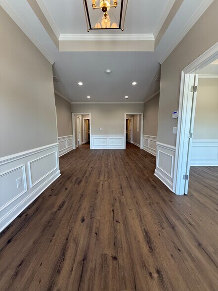 More Photos Of 1060 Garland Dr, Bogart Office For Sale