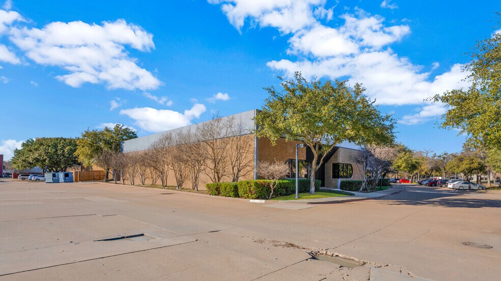 More Photos Of 8406 Sterling St, Irving Light Distribution For Lease